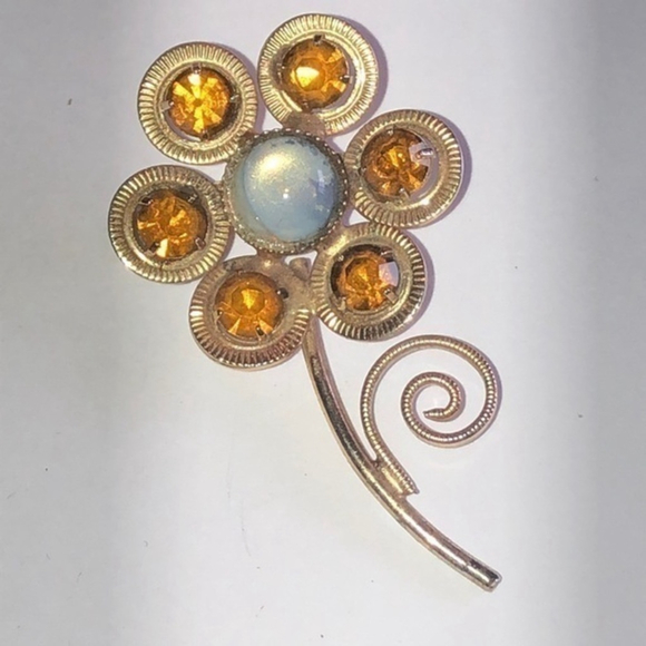 Vintage Gold Tone & Amber CZ Rhinestone Moonglow Flower Brooch Shoulder Pin - Picture 1 of 7